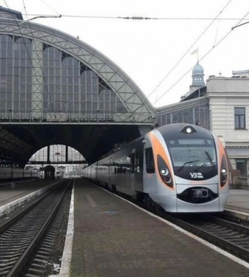 &quot;Укрзалізниця&quot; запустила поїзд сполученням Перемишль - Запоріжжя, що курсуватиме через Львів