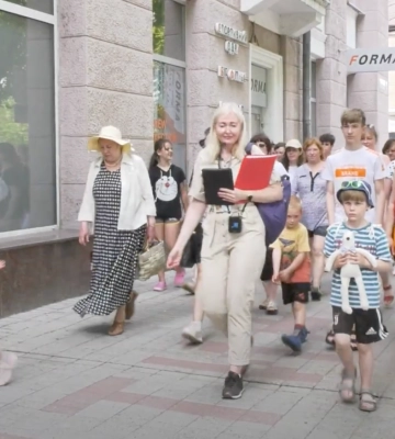&quot;Історія у мініскульптурах&quot; - у Дніпрі провели безкоштовну екскурсію для переселенців та мешканців міста