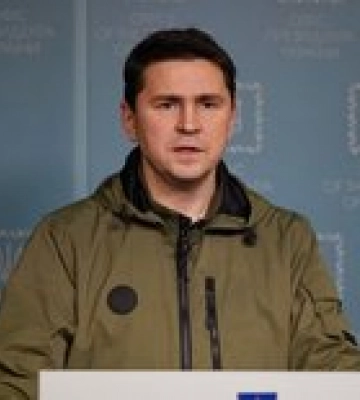 Подоляк о ракетах по Киеву: Пока кто-то просит не унижать Россию, Кремль подло атакует