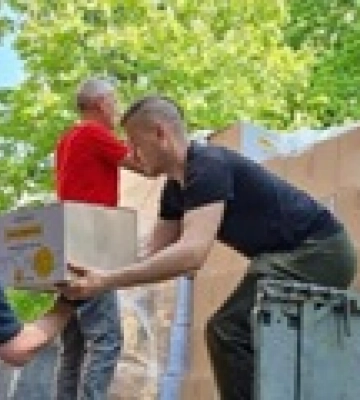 Четверть всей гумпомощи Фонда Ахметова получил Киев