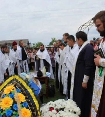 На Волыни, Харьковщине и Кировоградщине священники УПЦ отпели украинских воинов