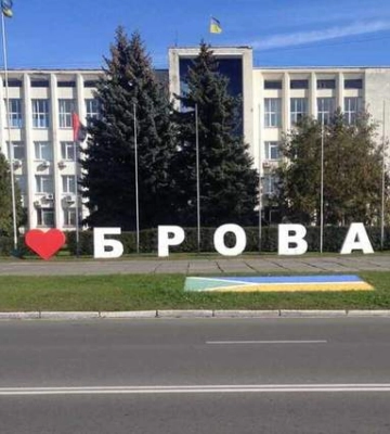 После взрывов в Киеве: жителей Броваров призывают закрыть окна из-за едкого дыма