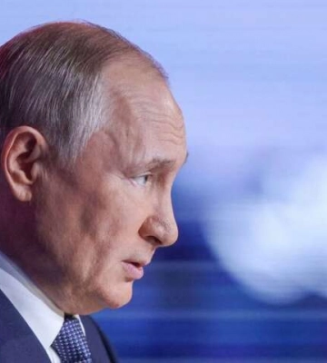 Осунувшийся и весь в морщинах.  Путин из бункера угрожает Украине новыми ударами 