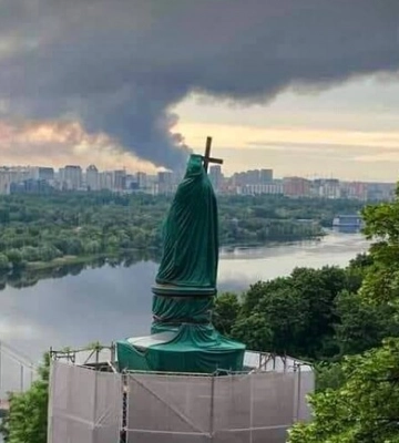 Россия подтвердила обстрел Дарницкого вагоно-ремонтного завода в Киеве
