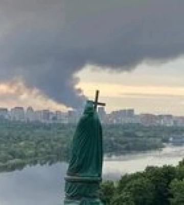 Четыре ракеты ударили по вагоноремонтному заводу в Киеве. Танков там нет – Укрзалізниця