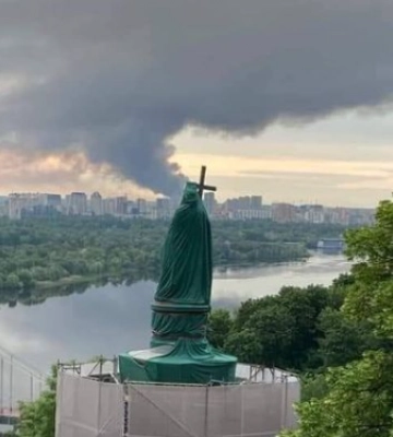 Россияне выпустили четыре ракеты по заводу в Киеве: военной техники там не было