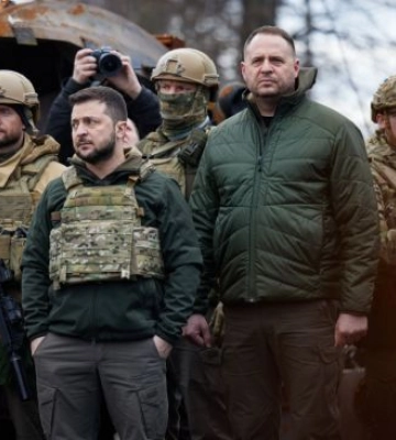 Зеленский впервые с начала войны посетил Запорожье, где пообщался с мариупольцами и военными (видео)