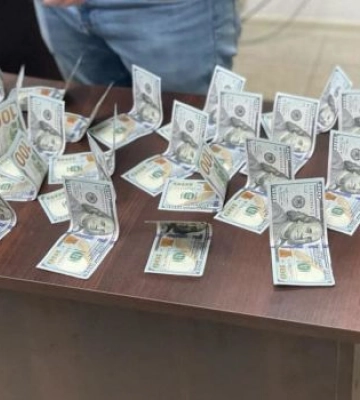 В Киеве суд вынес положительное решение за 6 тысяч долларов: в мошенничестве подозревают также адвоката