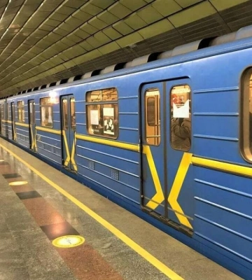 В Киеве после обстрелов частично перестало работать метро