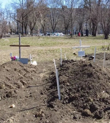 В оккупированном Мариуполе обнаружили новую братскую могилу, — советник мэра (фото, видео)