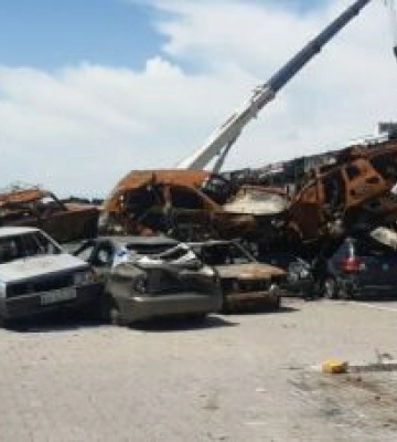 Забрать можно только через &quot;решал&quot;: в Мариуполе оккупанты обустроили &quot;кладбище автомобилей&quot;