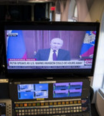 &quot;Пока РФ не прекратит войну и не вернет Крым&quot;: Латвия запретила все российские телеканалы