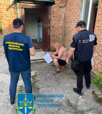 В Николаевской области двух полицейских из Снигиревки разоблачили в передаче оружия оккупантам