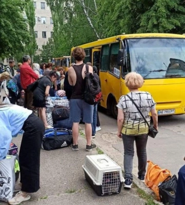 Из Славянска удалось вывезти около 80 человек, в том числе 13 детей