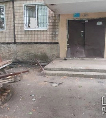 У Кривому Розі п&#039;яна водійка в&#039;їхала у двері під&#039;їзду