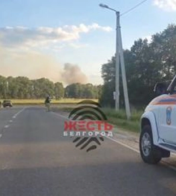 В Белгородской области на границе с Украиной раздаются мощные взрывы и вспыхнул пожар: видео