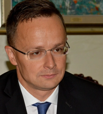 Сійярто підтримав заяву спікера парламенту Угорщини про “психічні проблеми” у Зеленського