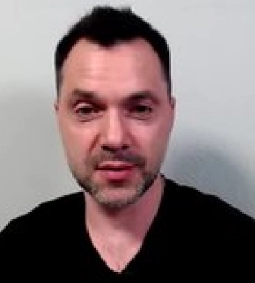 &quot;Маневр, а не бегство&quot;. Арестович объяснил, почему оккупанты ушли из села под Херсоном