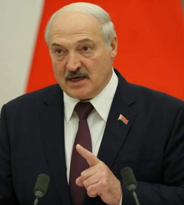 Лукашенко снова пригрозил ударом по Киеву, не заходя войсками в Украину