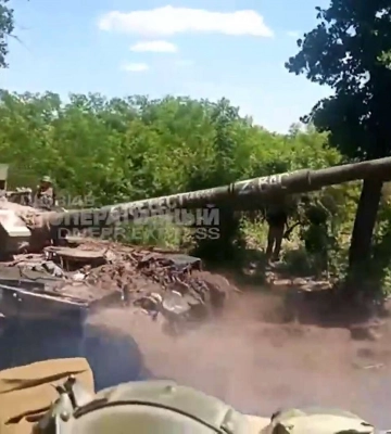 Днепровская ТрО на Востоке затрофеила российский танк: видео