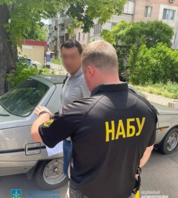 Требовал от врача взятку: в Одессе задержан депутат областного совета (фото, видео)