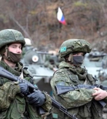 Великі колони техніки росіян залишають Маріуполь – радник мера