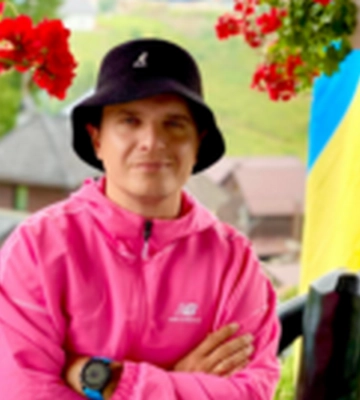 «Из асфальта у нашего дома торчала ракета, а по обочинам лежали трупы»: Анатолий Анатолич о жизни в эпицентре боев под Киевом
