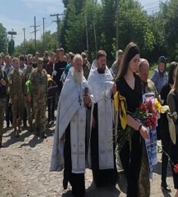 На Житомирщине, Буковине, Виннитчине, Днепропетровщине священники УПЦ отпели украинских воинов