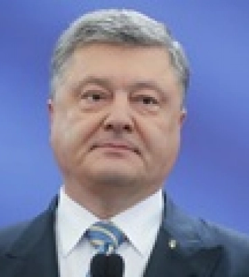 Порошенко с опозданием вернулся в Украину