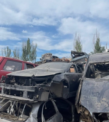 Захватчики создали кладбище автомобилей в Мариуполе