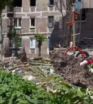В Мариуполе под завалами домов находят от 50 до 100 тел погибших