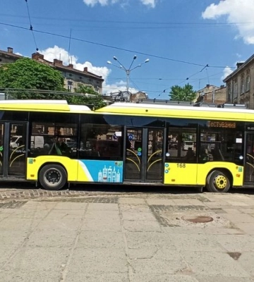 На вулиці Львова виїхав  перший львівський електробус