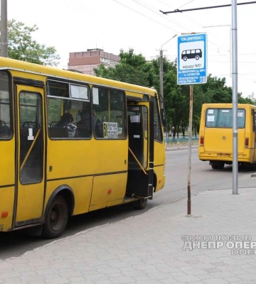 Через ракетний удар у Дніпрі змінили маршрути транспорту