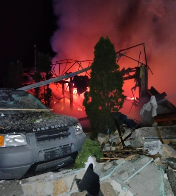 Унаслідок ворожого обстрілу Харкова вночі загинуло 2 людини, 4 поранені, - ДСНС. ФОТО