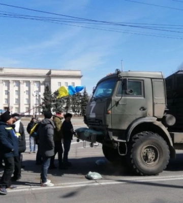 Захватчики заявляют о запуске в Херсоне российского интернета и перевозят в город свои семьи