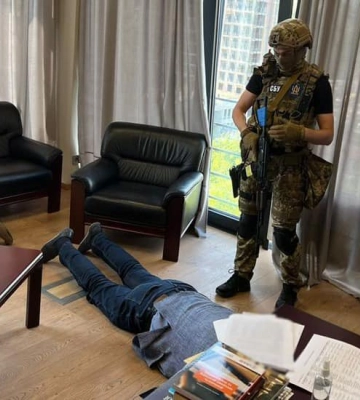В Киеве задержали за взятку главу политической партии