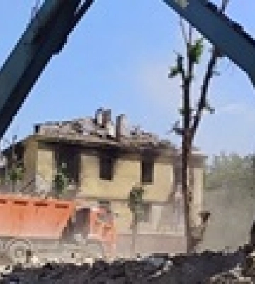 В Мариуполе сносят дома, не извлекая тела погибших - советник мэра