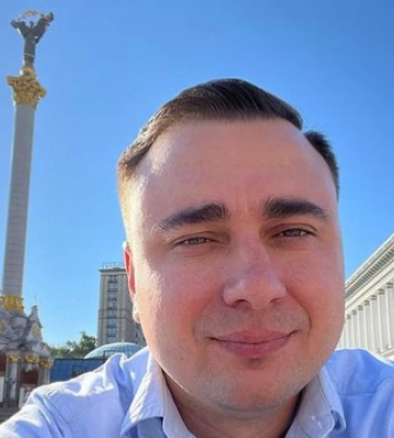 “Грех было не оттяпать Крым”: соратник Навального Жданов приехал в Киев
