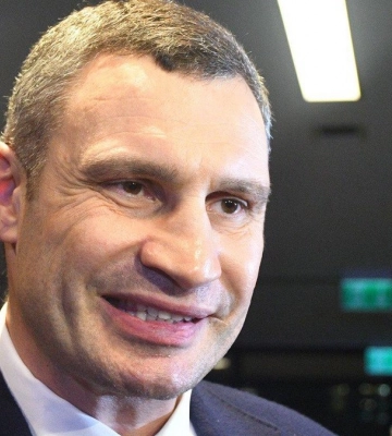 Виталий Кличко: «Если бы физической силой решались вопросы, я бы постирал кулаки до локтей» Виталий Кличко: «Если бы физической силой решались вопросы, я бы постирал кулаки до локтей»