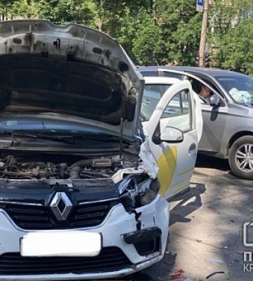 У Металургійному районі Кривого Рогу зіткнулися дві іномарки