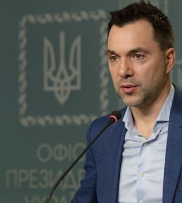 Чим могли вдарити по Кримському мосту: Арестович назвав версії