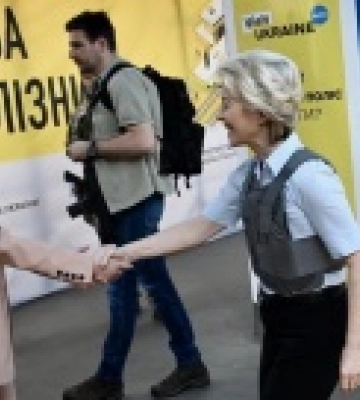 Глава Єврокомісії прибула до Києва для переговорів про статус кандидата
