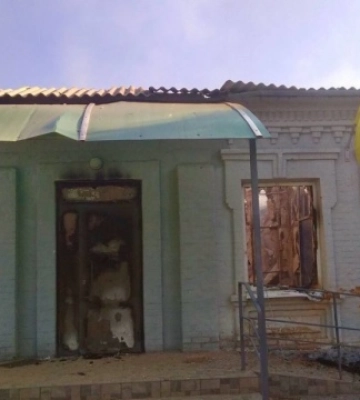На Запорожье в результате вражеских обстрелов сгорел сельсовет