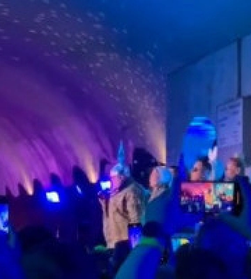 Вєрка Сердючка та Ніно Катамадзе дали концерт у київському метро (відео)