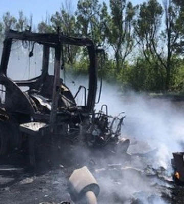 В Мариуполе на мине подорвался трактор МЧС России, есть погибшие — советник мэра