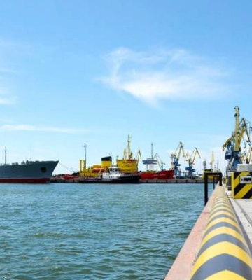 россияне угнали уже третье судно металлопроката из Мариуполя