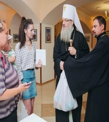 В Запорожье УПЦ помогла беженцам и вынужденным переселенцам