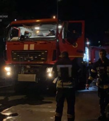 В Киеве вспыхнул пожар в многоэтажке: есть погибший и пострадавшие