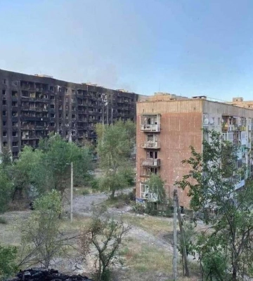 В Лисичанске оккупанты обстреляли ТЦ и дома: погиб 6-летний ребенок