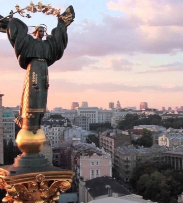 У Києві презентували проєкт &quot;АртБроня&quot;, для якого українські художники перетворили використані бронеплити на об&#039;єкти мистецтва